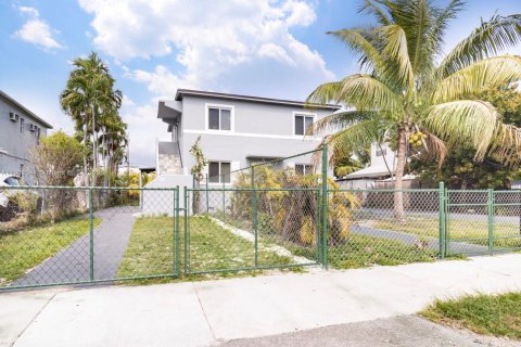Casa en alquiler en Miami, Florida, 2 dormitorios, 78.04 m2 № 1953717 - foto 2