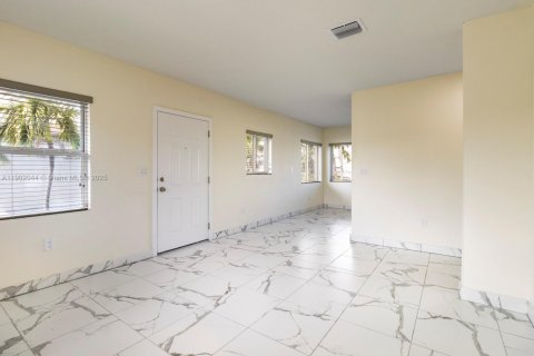 Casa en alquiler en Miami, Florida, 2 dormitorios, 78.04 m2 № 1953717 - foto 8