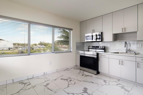 Casa en alquiler en Miami, Florida, 2 dormitorios, 78.04 m2 № 1953717 - foto 4