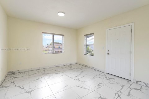 Casa en alquiler en Miami, Florida, 2 dormitorios, 78.04 m2 № 1953717 - foto 10