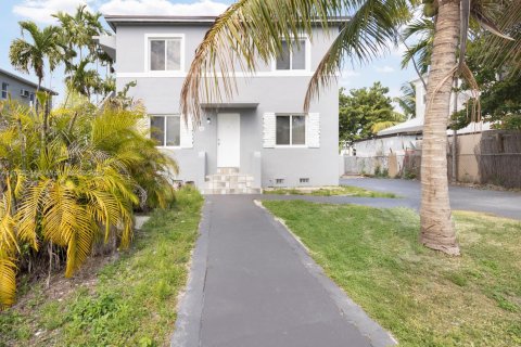 Casa en alquiler en Miami, Florida, 2 dormitorios, 78.04 m2 № 1953717 - foto 3