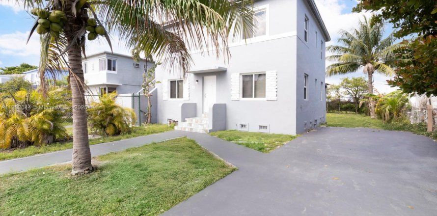 Casa en Miami, Florida 2 dormitorios, 78.04 m2 № 1953717