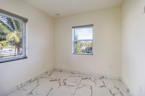 Casa en alquiler en Miami, Florida, 2 dormitorios, 78.04 m2 № 1953717 - foto 13