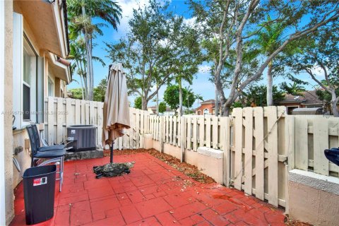 Townhouse in Homestead, Florida 3 bedrooms, 111.95 sq.m. № 1964228 - photo 22