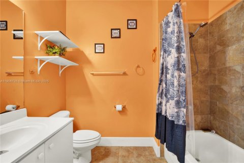 Townhouse in Homestead, Florida 3 bedrooms, 111.95 sq.m. № 1964228 - photo 13