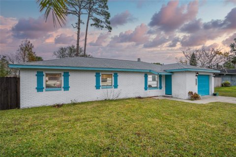 House in Edgewater, Florida 3 bedrooms, 115.57 sq.m. № 1540696 - photo 2