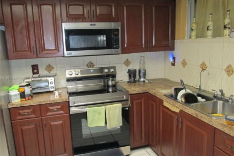 Villa ou maison à vendre à Lauderdale Lakes, Floride: 3 chambres, 146.41 m2 № 1949352 - photo 8