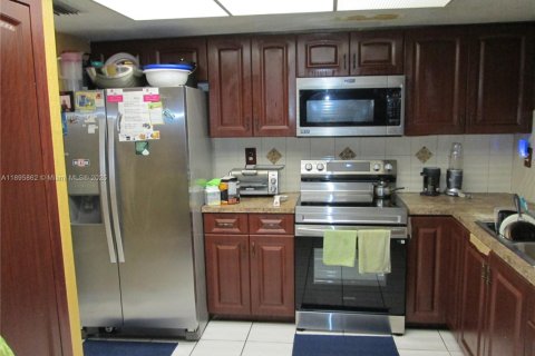Villa ou maison à vendre à Lauderdale Lakes, Floride: 3 chambres, 146.41 m2 № 1949352 - photo 9