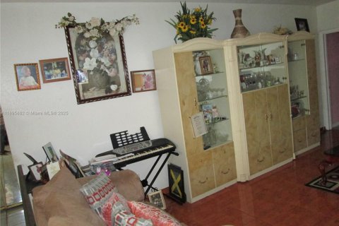 Villa ou maison à vendre à Lauderdale Lakes, Floride: 3 chambres, 146.41 m2 № 1949352 - photo 4