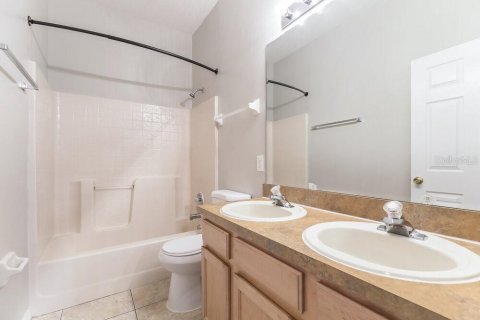 House in Kissimmee, Florida 4 bedrooms, 174.1 sq.m. № 1914524 - photo 14