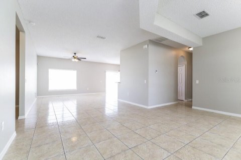 House in Kissimmee, Florida 4 bedrooms, 174.1 sq.m. № 1914524 - photo 2