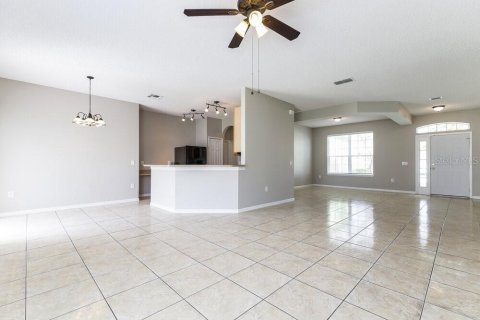 House in Kissimmee, Florida 4 bedrooms, 174.1 sq.m. № 1914524 - photo 3