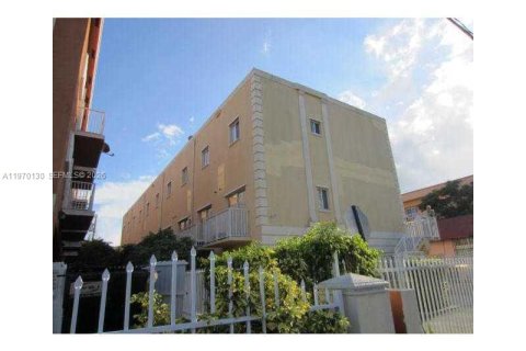 Apartamento en alquiler en Miami, Florida, 1 dormitorio, 58.25 m2 № 2030852 - foto 4