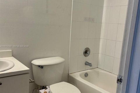 Apartamento en alquiler en Miami, Florida, 1 dormitorio, 58.25 m2 № 2030852 - foto 12