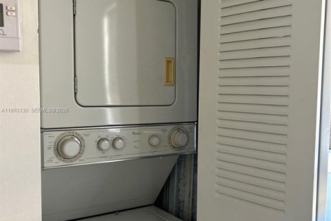 Apartamento en alquiler en Miami, Florida, 1 dormitorio, 58.25 m2 № 2030852 - foto 13