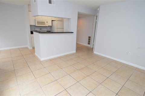 Condo in Tampa, Florida, 1 bedroom  № 2377984 - photo 3