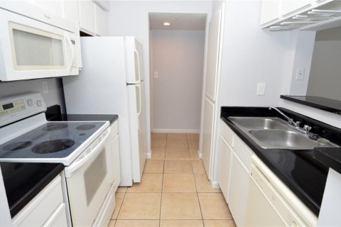 Condo in Tampa, Florida, 1 bedroom  № 2377984 - photo 5