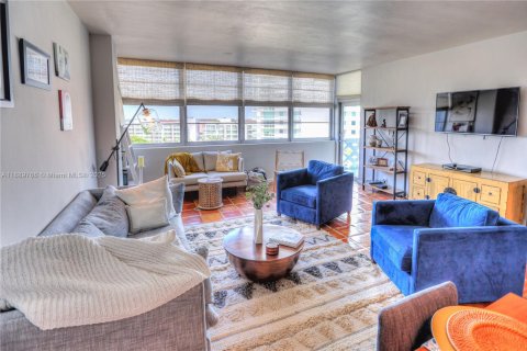 Condo in Miami Beach, Florida, 1 bedroom  № 1939177 - photo 7