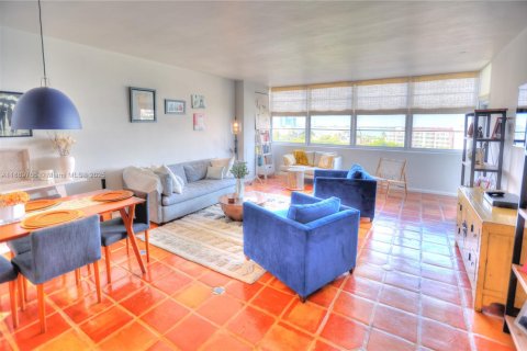 Condo in Miami Beach, Florida, 1 bedroom  № 1939177 - photo 2