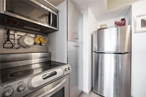 Condo in Miami Beach, Florida, 1 bedroom  № 1939177 - photo 10