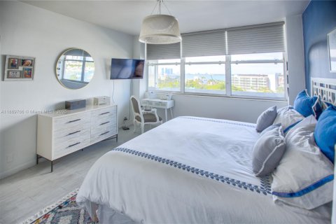 Condo in Miami Beach, Florida, 1 bedroom  № 1939177 - photo 4
