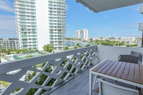 Condo in Miami Beach, Florida, 1 bedroom  № 1939177 - photo 9