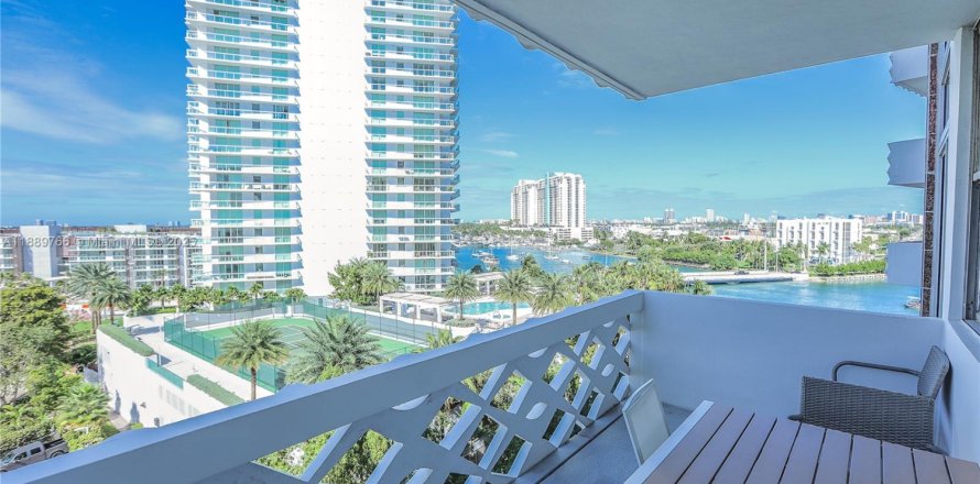 Condo in Miami Beach, Florida, 1 bedroom  № 1939177