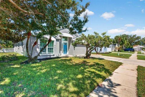 House in Bradenton, Florida 3 bedrooms, 172.43 sq.m. № 2316453 - photo 2