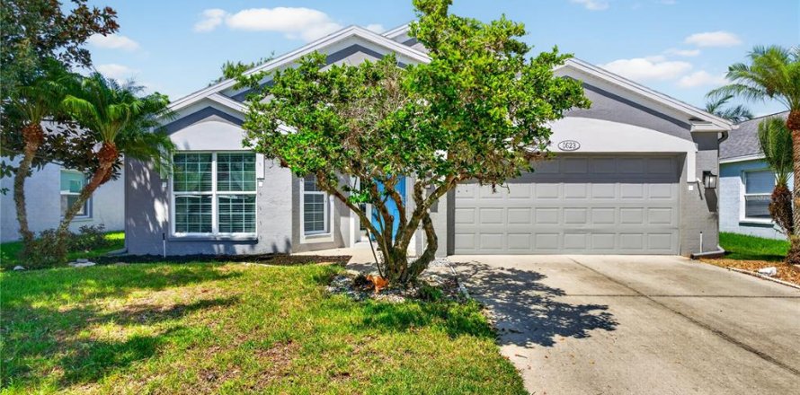 House in Bradenton, Florida 3 bedrooms, 172.43 sq.m. № 2316453