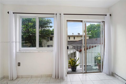 Condo in Miami Beach, Florida, 1 bedroom  № 2005129 - photo 10