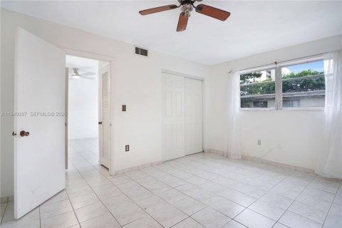 Condo in Miami Beach, Florida, 1 bedroom  № 2005129 - photo 13