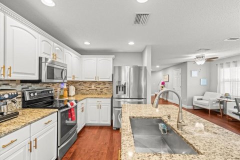 Townhouse in Tampa, Florida 3 bedrooms, 173.54 sq.m. № 1894355 - photo 12