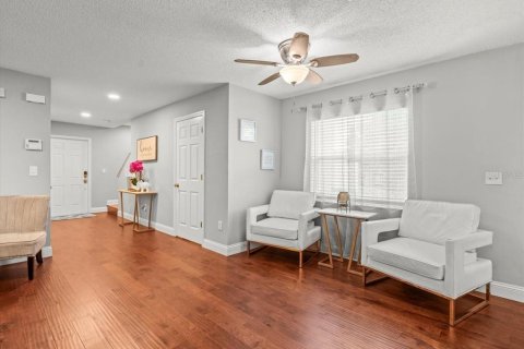 Townhouse in Tampa, Florida 3 bedrooms, 173.54 sq.m. № 1894355 - photo 4