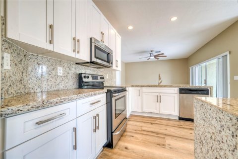 Casa en venta en Lake Worth, Florida, 3 dormitorios, 191.01 m2 № 1975859 - foto 19