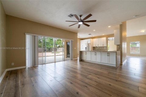 Casa en venta en Lake Worth, Florida, 3 dormitorios, 191.01 m2 № 1975859 - foto 23