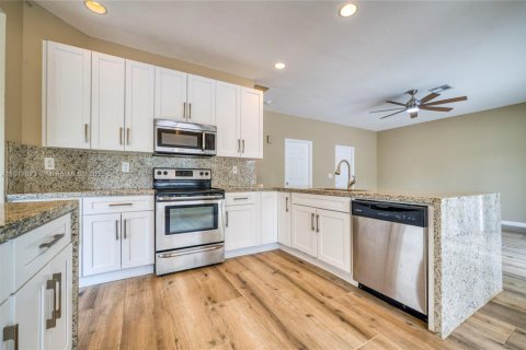 Casa en venta en Lake Worth, Florida, 3 dormitorios, 191.01 m2 № 1975859 - foto 18