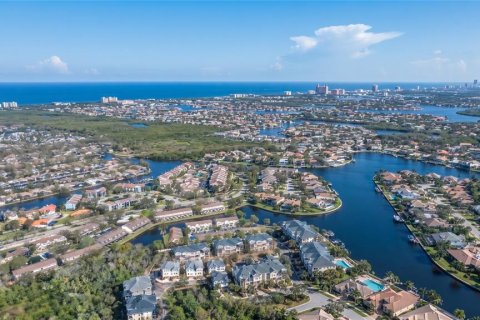 Touwnhouse à vendre à Tampa, Floride: 3 chambres, 160.16 m2 № 2398423 - photo 2