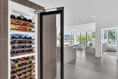 Condo in Bay Harbor Islands, Florida, 3 bedrooms № 1995926 - photo 5