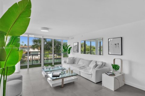 Condo in Bay Harbor Islands, Florida, 3 bedrooms № 1995926 - photo 3