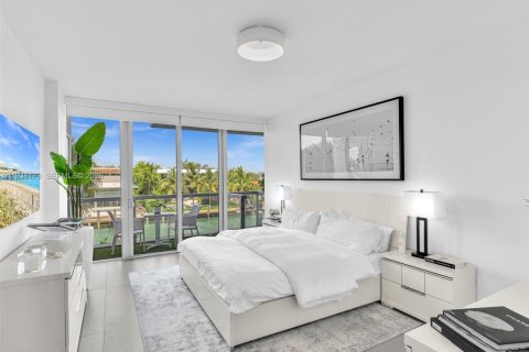 Condo in Bay Harbor Islands, Florida, 3 bedrooms № 1995926 - photo 14