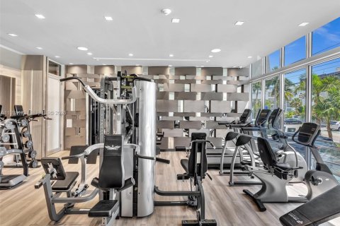 Condo in Bay Harbor Islands, Florida, 3 bedrooms № 1995926 - photo 24