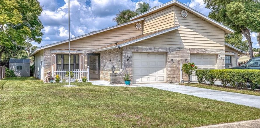 Duplex in Edgewater, Florida 2 bedrooms, 97.18 sq.m. № 1908030