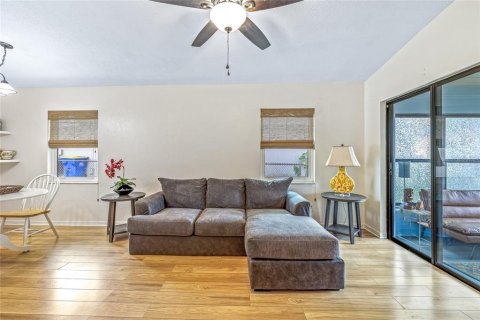 Duplex in Edgewater, Florida 2 bedrooms, 97.18 sq.m. № 1908030 - photo 9