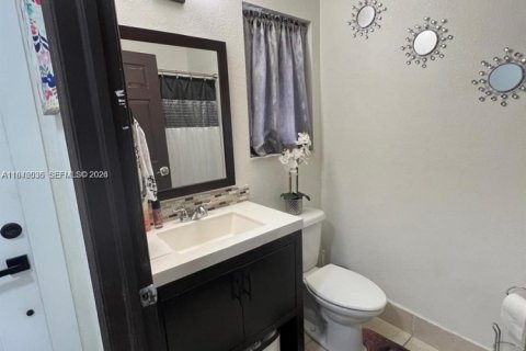 Townhouse in Miami, Florida 4 bedrooms, 128.76 sq.m. № 2002314 - photo 10