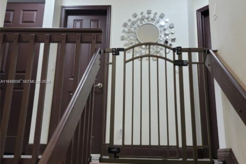 Townhouse in Miami, Florida 4 bedrooms, 128.76 sq.m. № 2002314 - photo 24