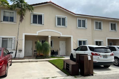 Townhouse in Miami, Florida 4 bedrooms, 128.76 sq.m. № 2002314