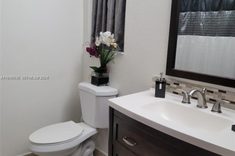 Townhouse in Miami, Florida 4 bedrooms, 128.76 sq.m. № 2002314 - photo 22