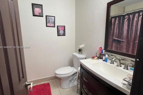 Townhouse in Miami, Florida 4 bedrooms, 128.76 sq.m. № 2002314 - photo 30