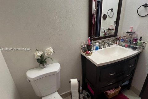 Townhouse in Miami, Florida 4 bedrooms, 128.76 sq.m. № 2002314 - photo 29