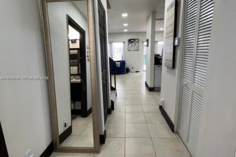 Townhouse in Miami, Florida 4 bedrooms, 128.76 sq.m. № 2002314 - photo 7